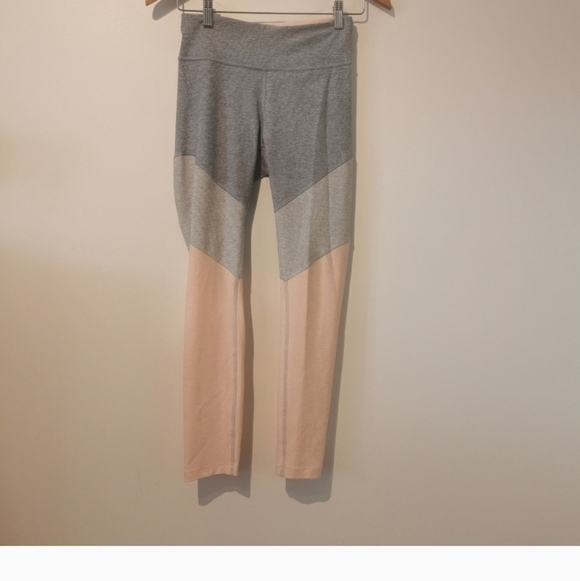 Nwot outdoor voices small gray and pink leggings - Picture 3 of 9